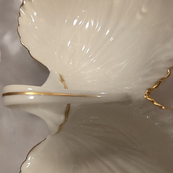 Lenox Two Leaf Serving Bowl with Handle in Ivory trimmed in Gold Made in… - Picture 3 of 5